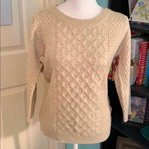 NWT Uber cute sweater with button detail - Picture 2 of 5